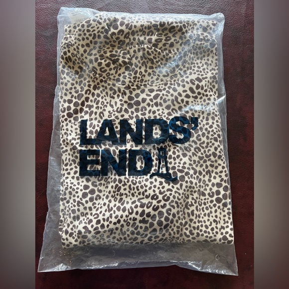 Lands’ End Women’s Mock Turtleneck, size small. Leopard print. NWT - Picture 2 of 6